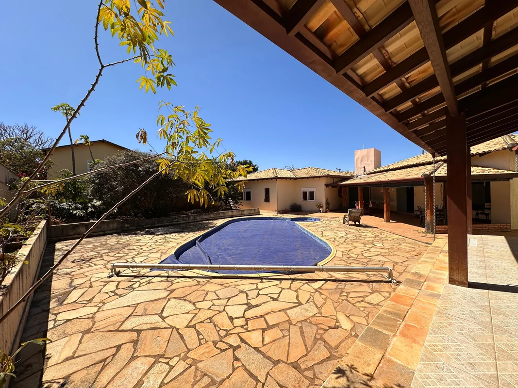 Casa térrea com 3 quartos, suíte e lazer completo no Condomínio Lago AzulO Condo...