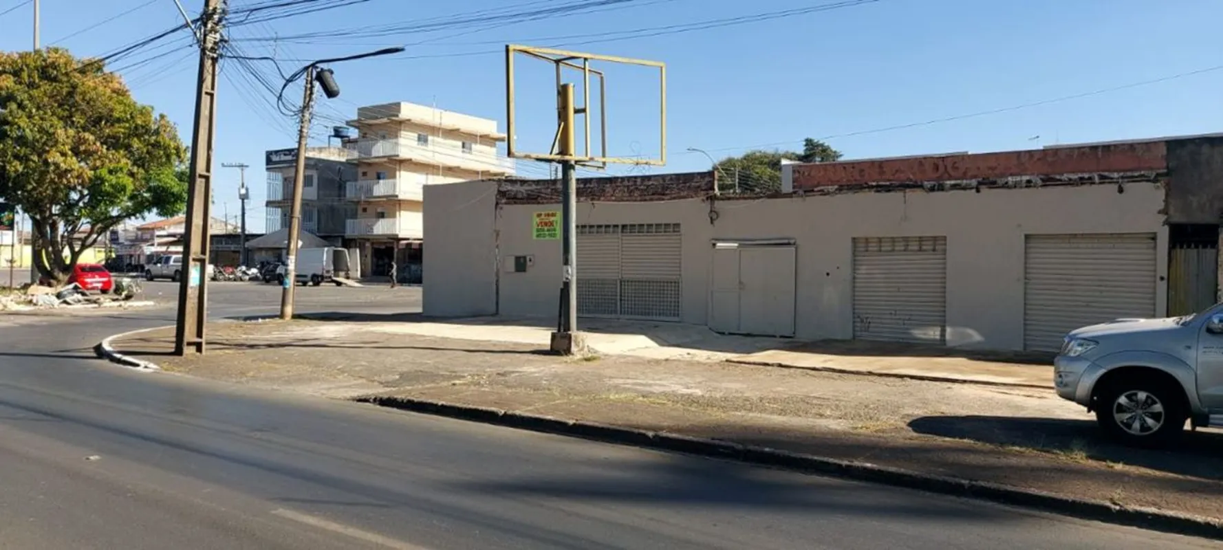OPORTUNIDADE PARA EMPREENDEDORES E INVESTIDORESLote/Casa Comercial de Esquina em...