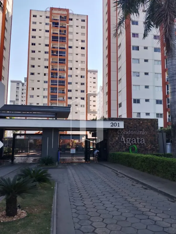 Lindo e grande apartamento composto de01 (uma) varanda, 01 (uma) sala de estar, ...