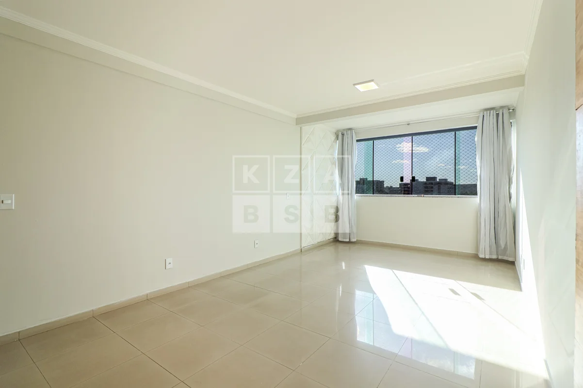 Apartamento linear reformado, em andar alto, com vista livre e excelente ilumina...