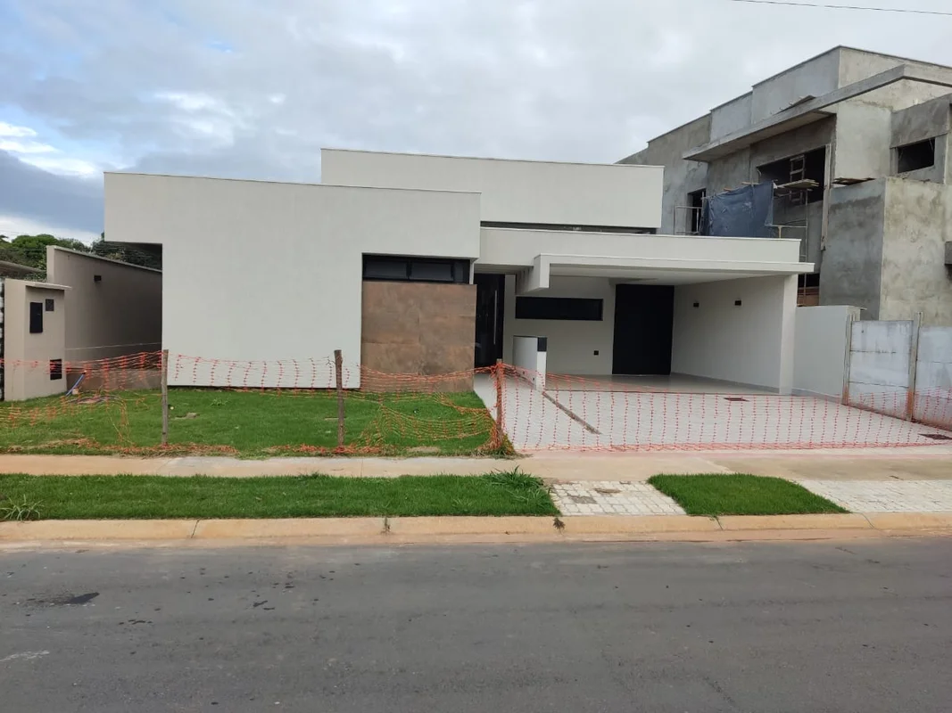 Imagine viver em uma casa confortável no Parqville Jacarandá, na Avenida Antonio...