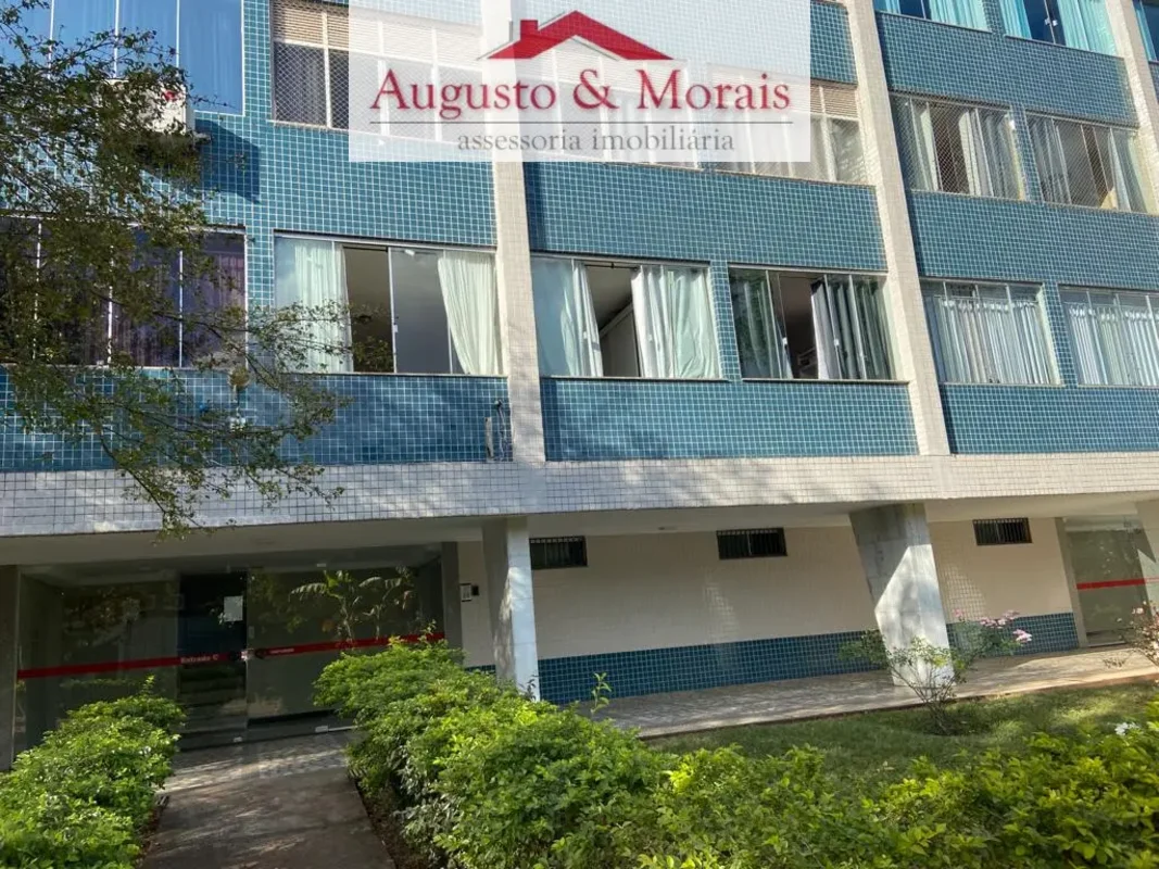 Vendo no 1º andar, apt com 3 quartos e demais dependências na quadra 412 Sul Blo...