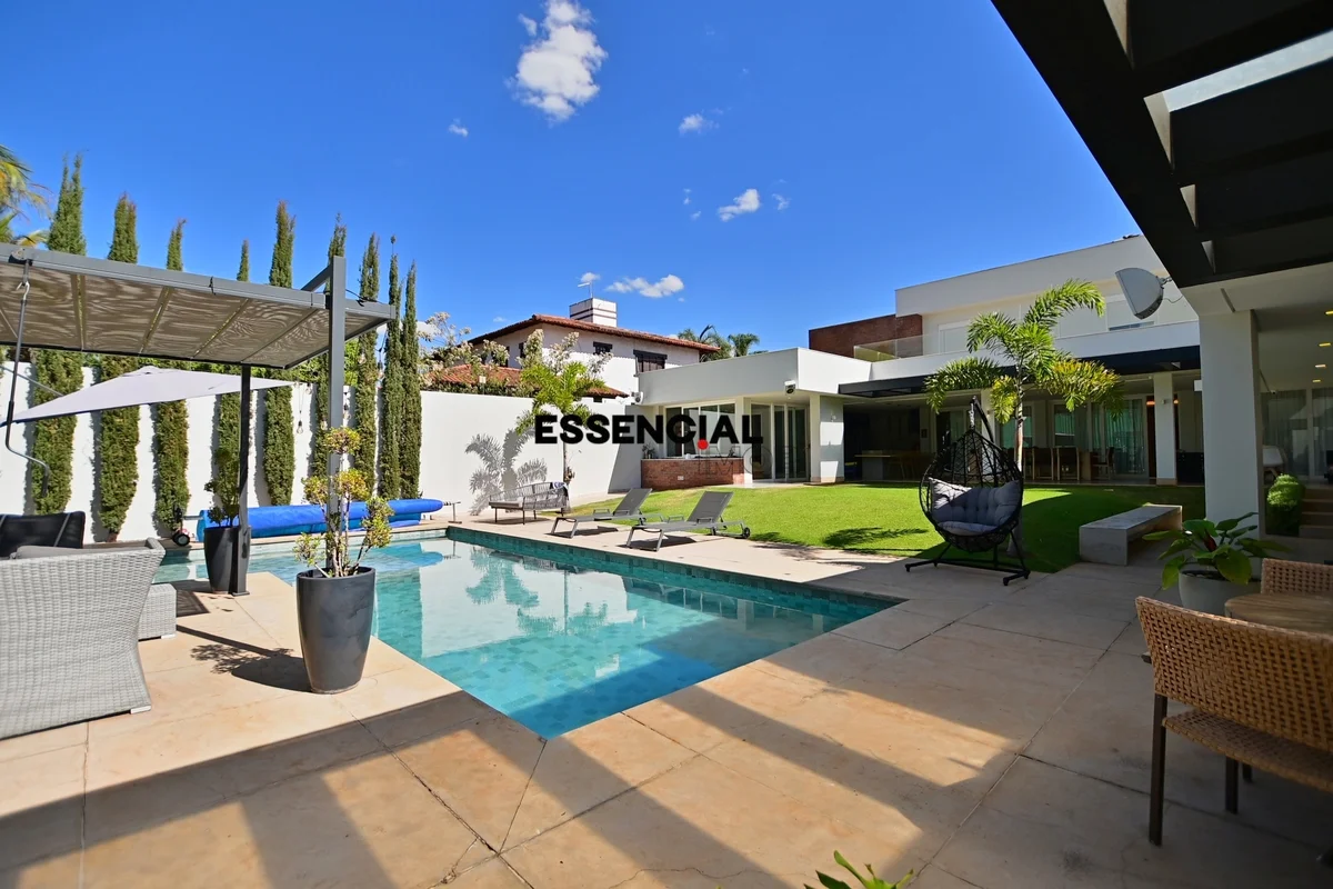 QL 18 | Lago SulUma residência onde arquitetura, exclusividade e sofisticação se...