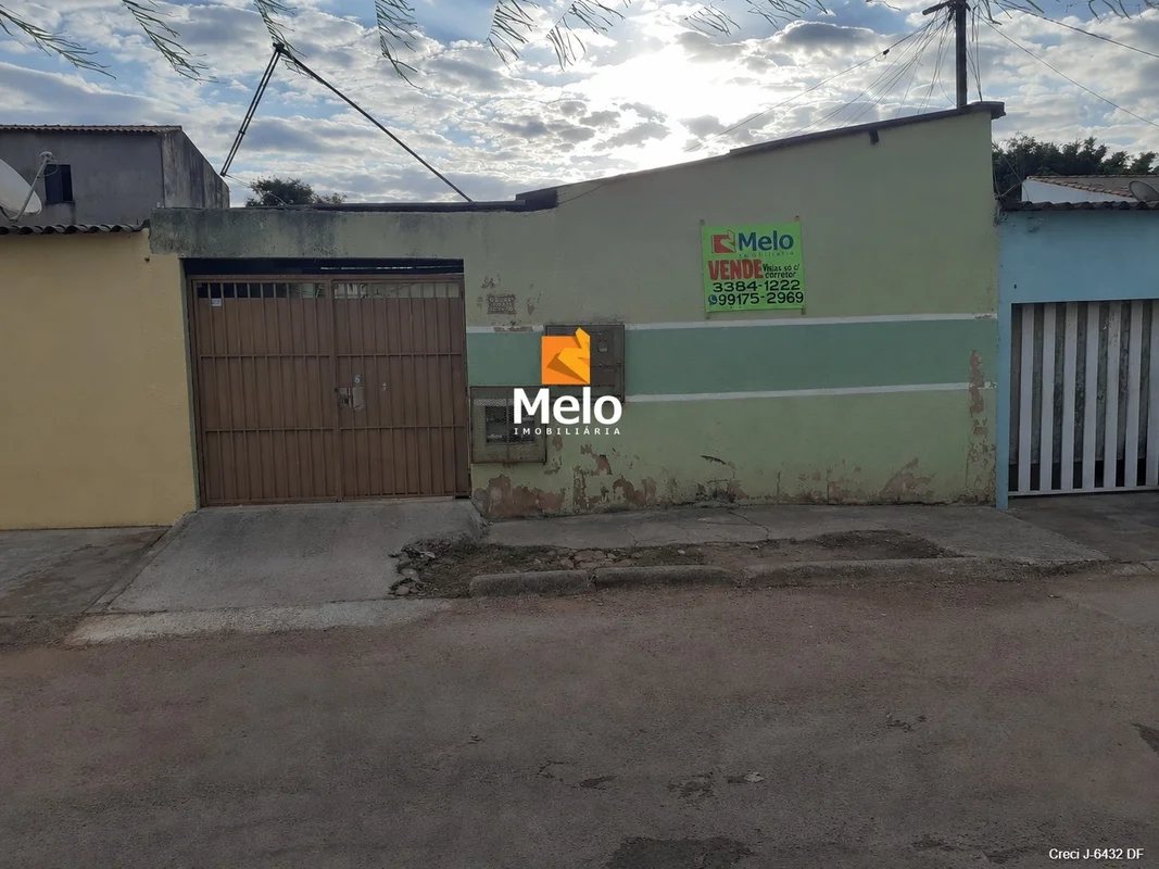  Lote escriturado com duas construções simples em alvenaria, ideal para quem bus...