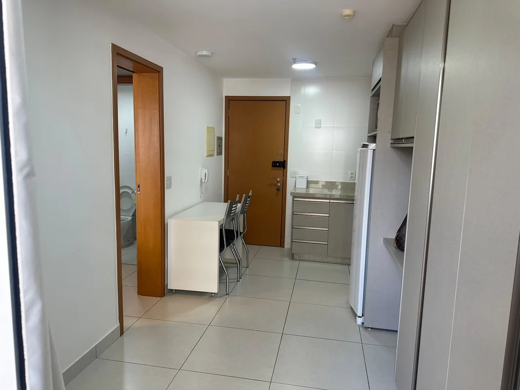 DALEPRANE IMÓVEIS VENDE EXCELENTE APARTAMENTO REFORMADO ANDAR ALTO 1 QUARTO EM Á...