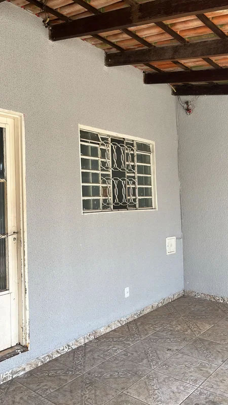 ALUGA-SE – QR 206 | Samambaia NorteExcelente casa, sozinha no lote, em localizaç...