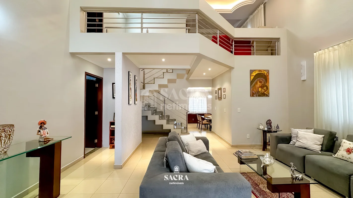 Casa de 4 Quartos com 2 suítes Excelente casa , com 408 m².Ampla sala, com piso ...