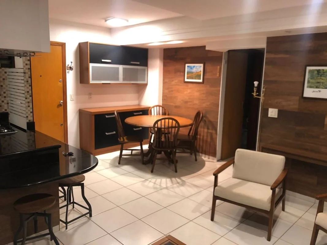 * * * * * Thiago vende com exclusividade Lindo Apartamento reformado * * * * * *...
