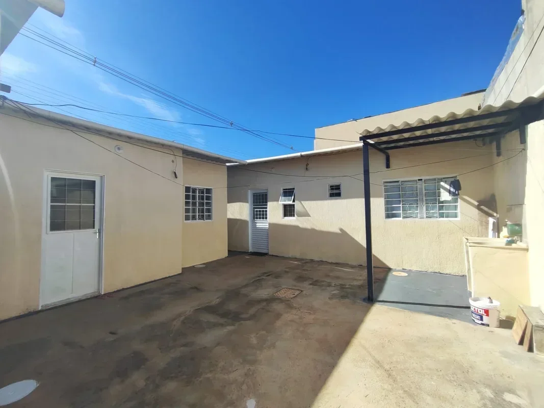 OPORTUNIDADE!- RESIDENCIAL/ COMERCIAL - LOTE DE ESQUINA - COM 2 KIT DE 1 QUARTO,...