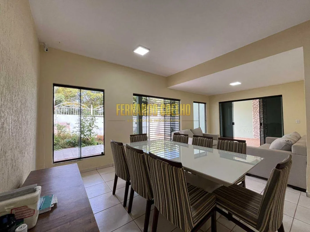 Excelente casa na Quadra 18 de Sobradinho/DF, com vista privilegiada.ACEITA FINA...