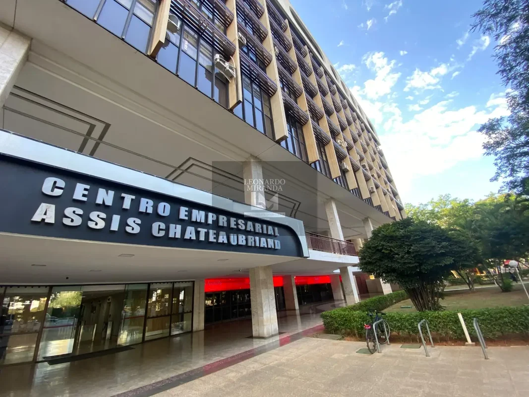 ALUGA-SE LOJA TÉRREA – EDIFÍCIO ASSIS CHATEAUBRIANDExcelente loja térrea com 109...