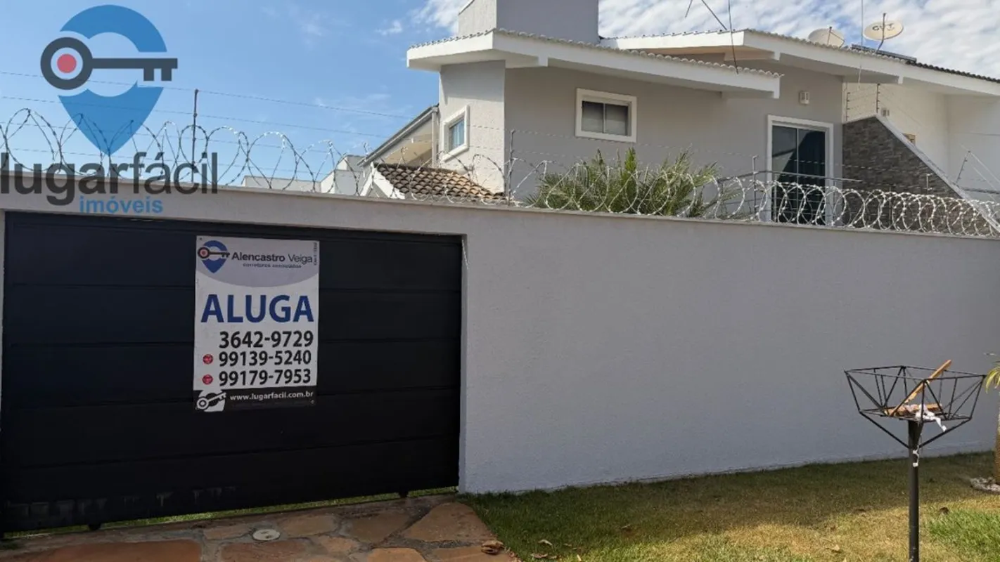 Excelente Sobrado com Ampla Área Verde e Espaço Gourmet CompletoPiscina aquecida...