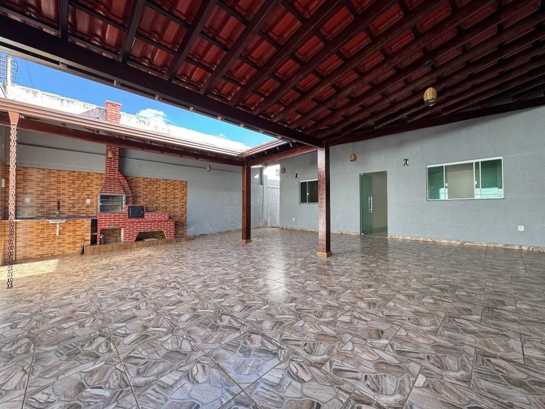 Casa Setor de mansões para locação;- 3 quartos sendo uma suíte;- Sala de estar;-...