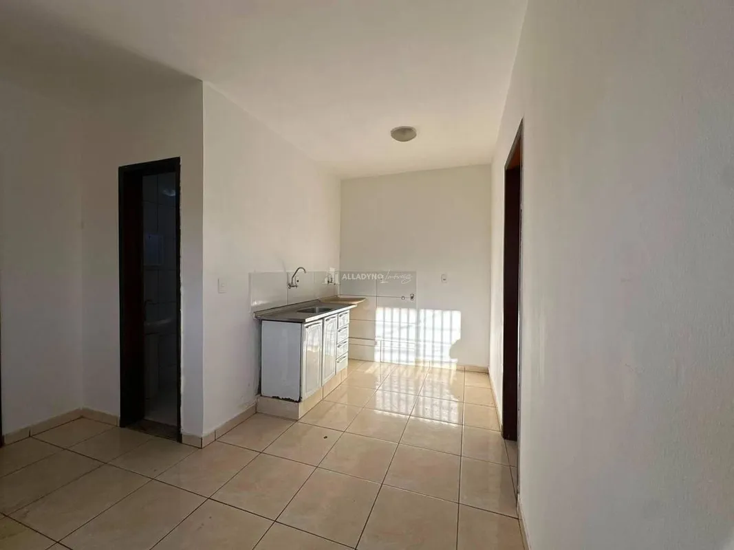 APARTAMENTO DE 2 QUARTOS NA QR 205 – SAMAMBAIAPraticidade, boa iluminação natura...