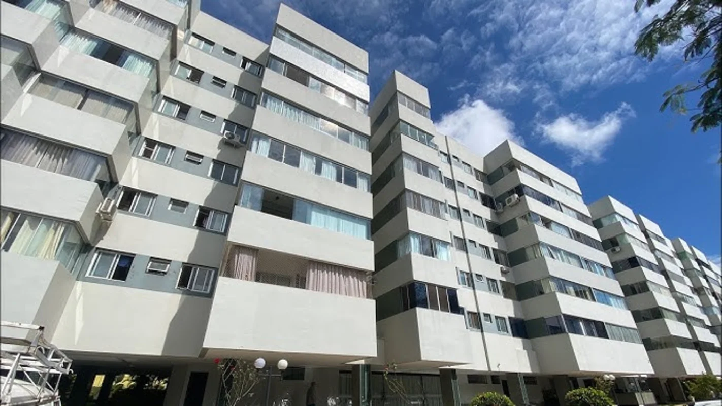 Descubra este aconchegante apartamento de 95 m² na SQN 310, ASA NORTE, Brasília....