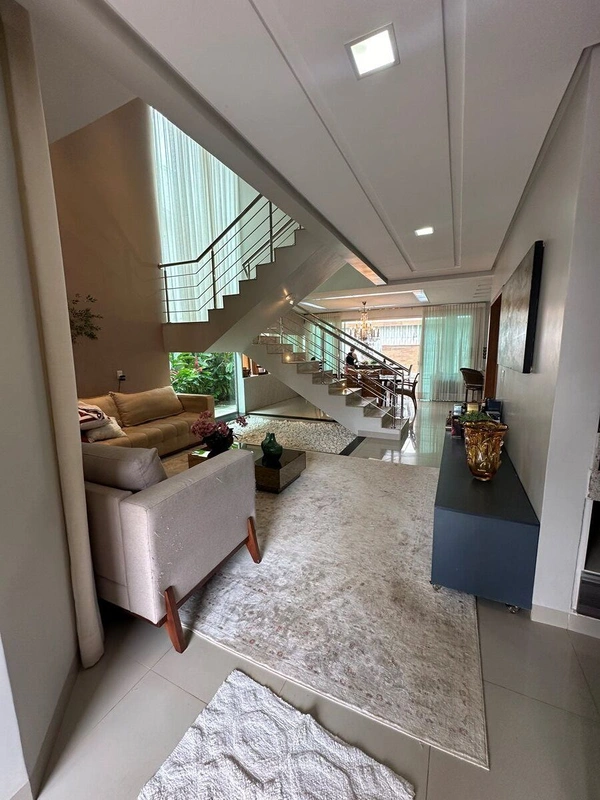 Descubra um sobrado encantador, no Jardins Valencia, Goiânia. Com um design sofi...