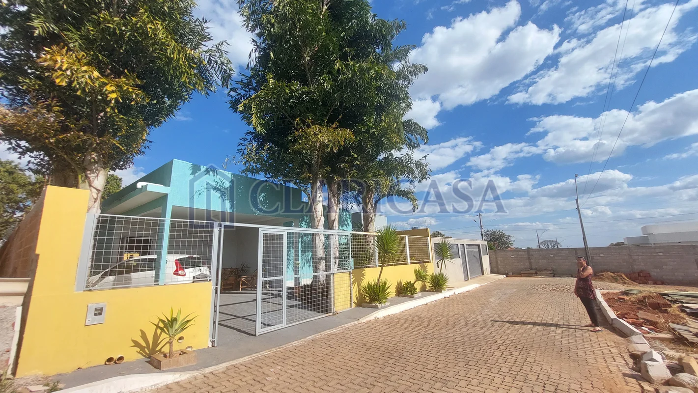 Casa com 3 quartos e amplo quintal em Ponte Alta Norte no Residencial Porto Segu...