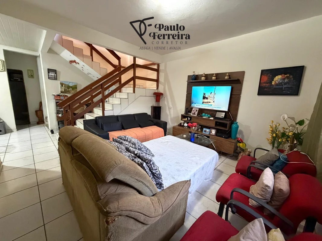 Vendo sobrado localizado no residencial oeste são Sebastião df composta por: •4 ...