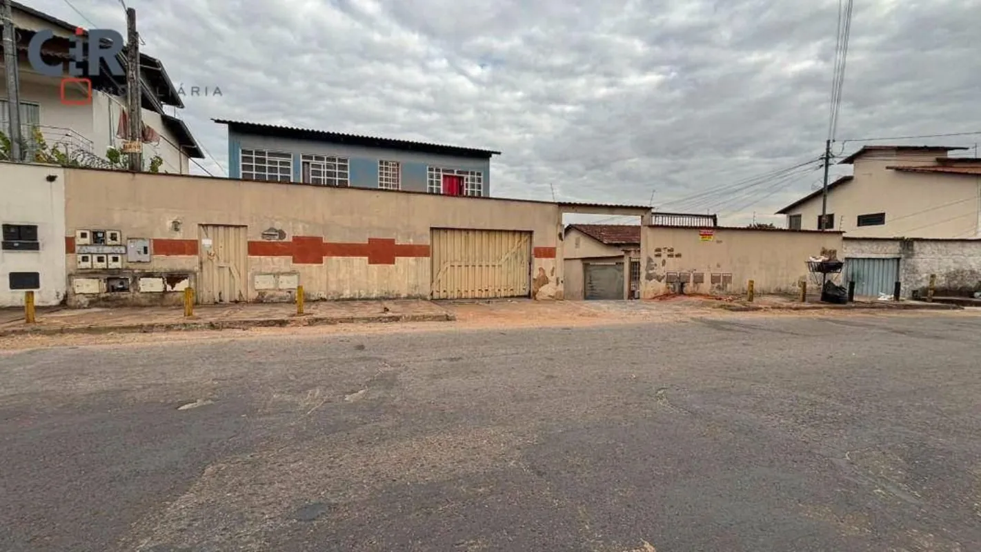 Oportunidade de Investimento em GoiâniaVENDE-SE R$ 2.500.000,00 Rua Buriti, Quad...