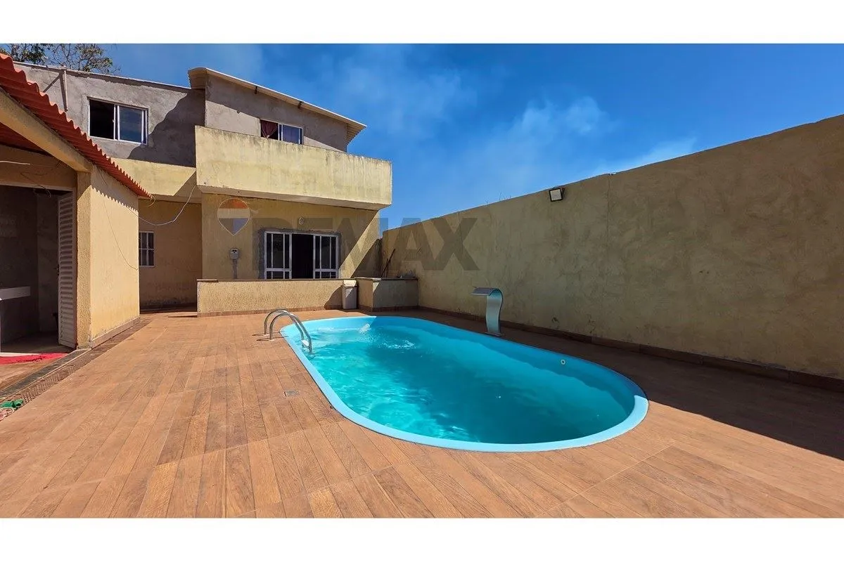 Descubra a tranquilidade e o encanto desta casa espetacular à venda na Colônia A...