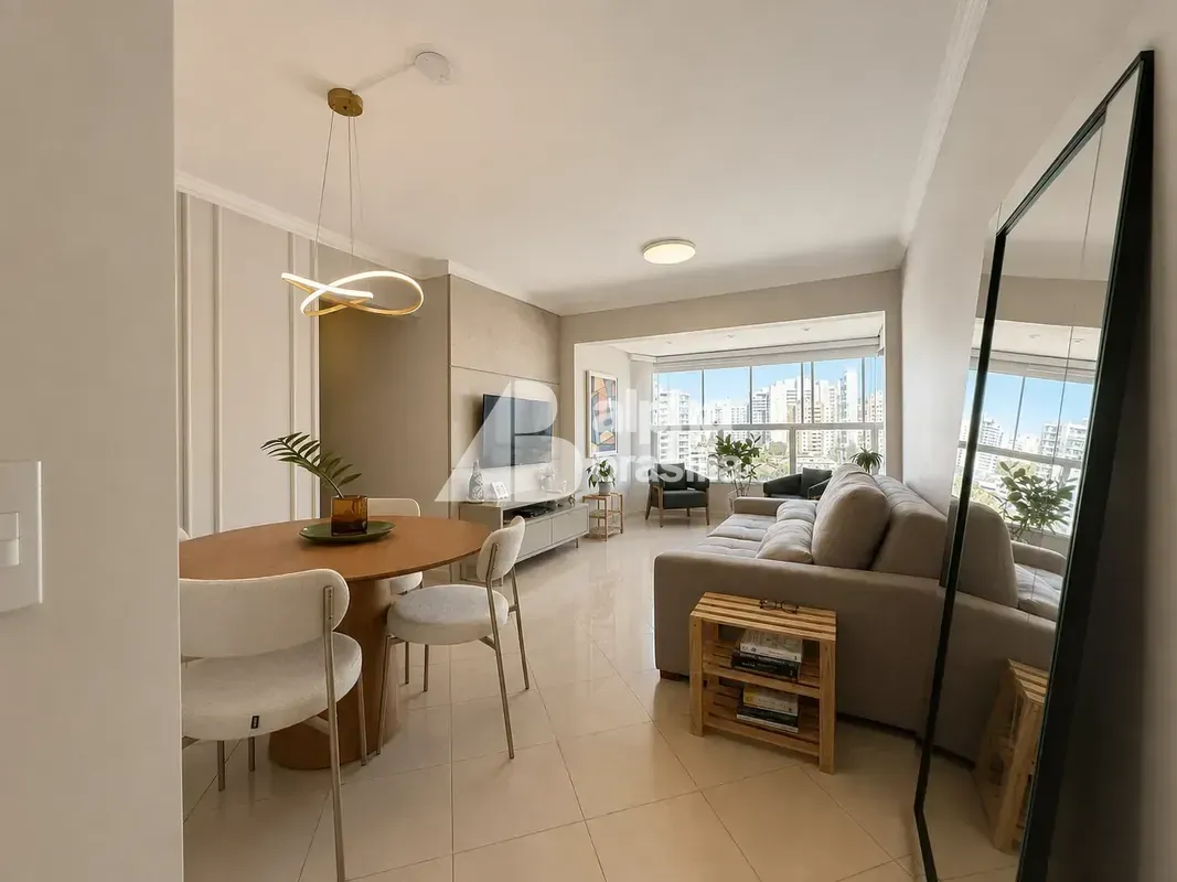 Em uma das quadras mais tradicionais de Águas Claras, este apartamento reúne con...