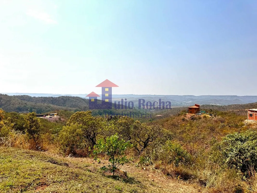 JULIO ROCHA IMOBILIÁRIA VENDE!Maravilhosa chácara no Altiplano Leste com 5.950m²...