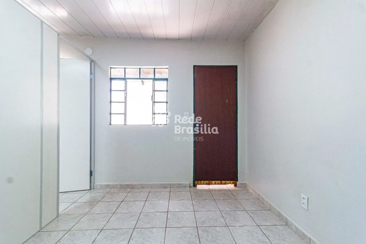 TH35694 - Qi 06 Guará, Casa Fundos 02 quartos, 50m². Agende sua visita! Imóvel c...