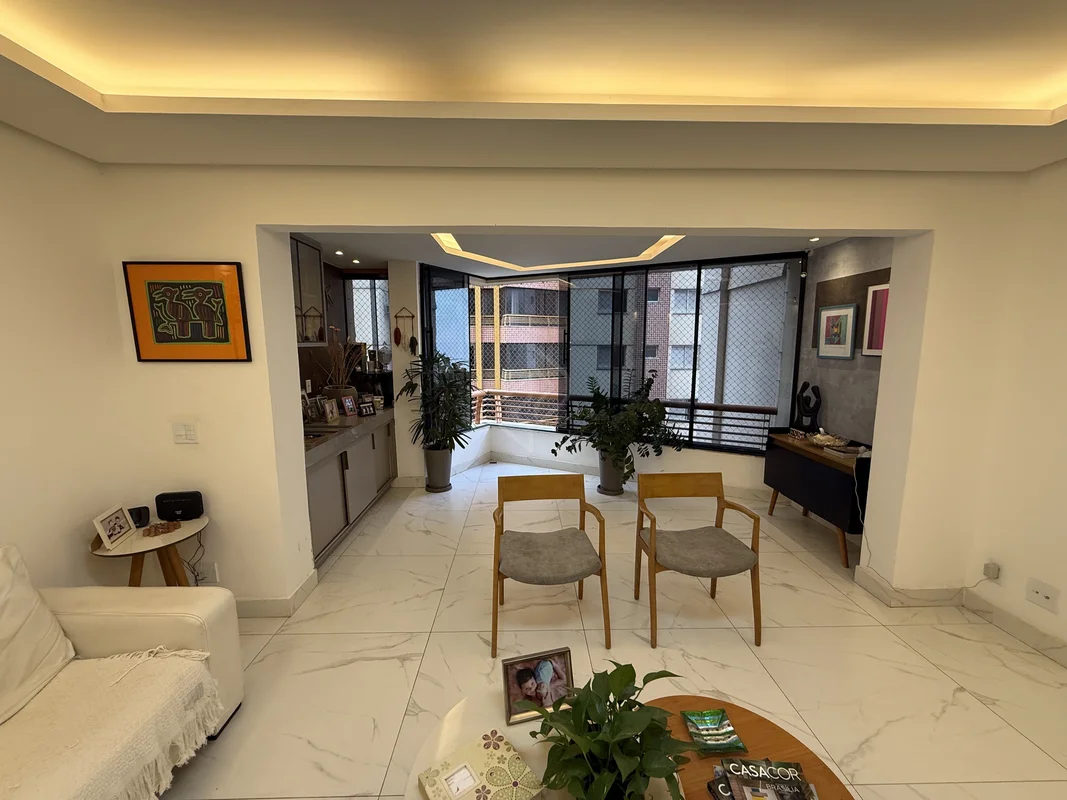 Se você busca conforto, localização privilegiada e uma planta espaçosa, este imó...