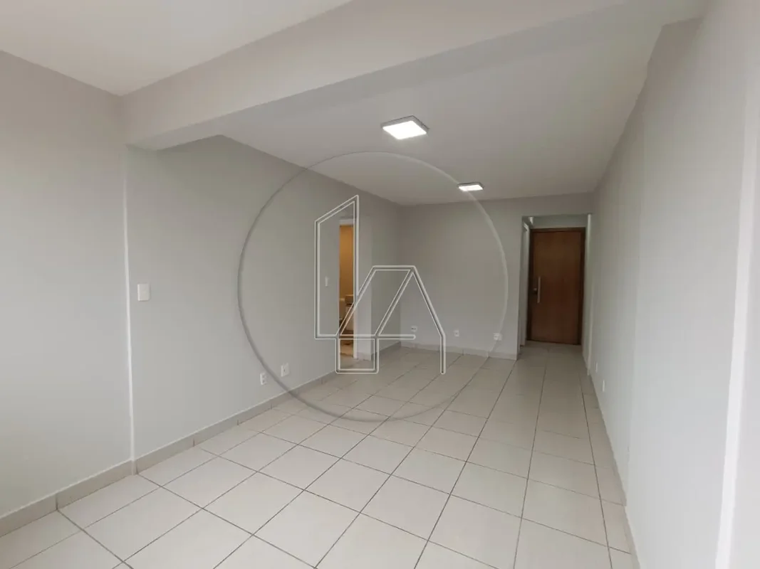 LIGIA ALMEIDA VENDE RESIDENCIAL BEETHOVEN • Sala de visita ampla,• Varanda com v...