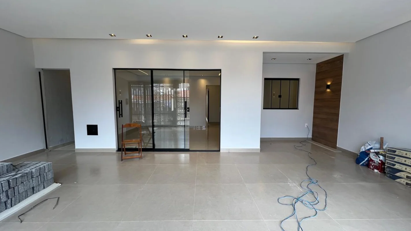 OPORTUNIDADE DE VENDA- CASA 3 QUARTOS QNO 13.ReformadaExcelente oportunidade par...