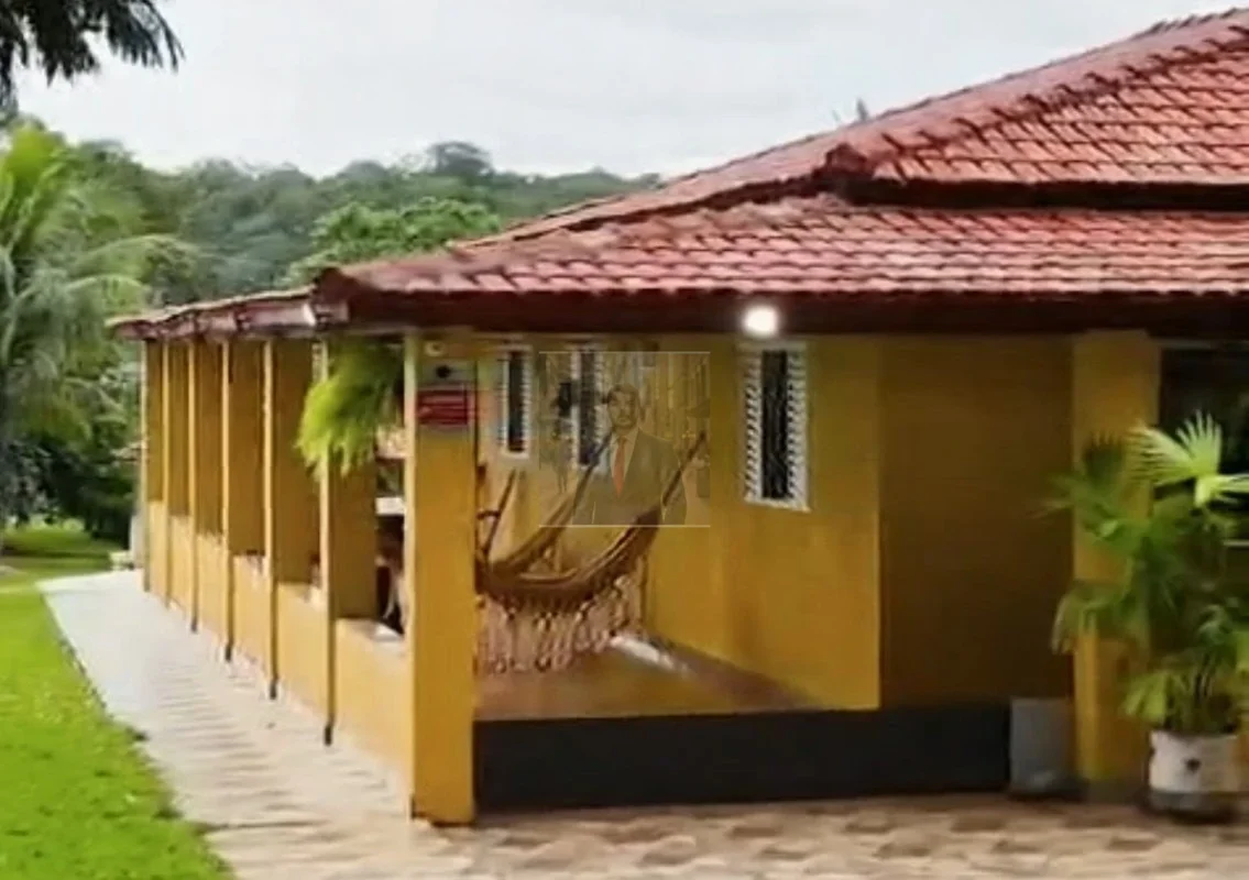  Excelente Sítio de 27 Hectares – 100% Plano, Escriturado e Porteira Fechada!Des...