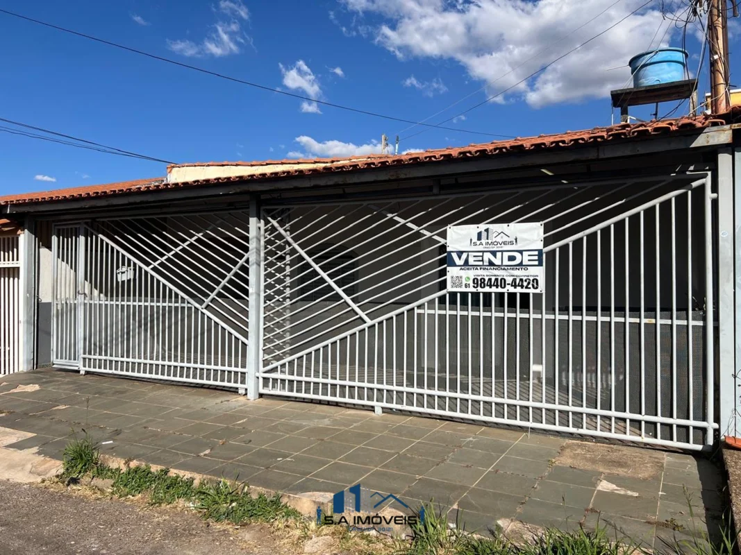 S.A Imóveis vendeExcelente casa de 2 pavimentos na QNL 05Imóvel espaçoso, totalm...