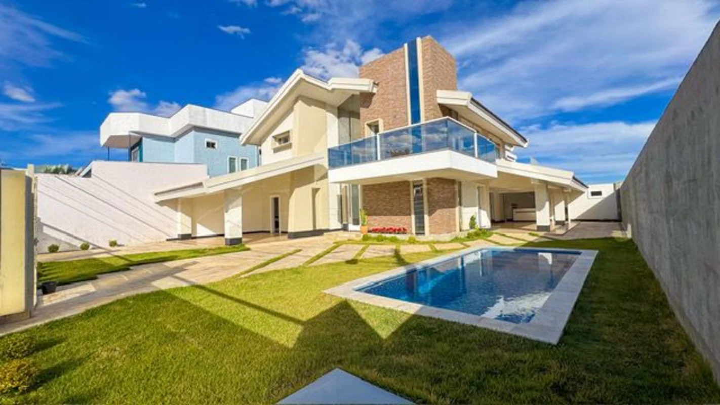 CASA DE ALTO PADRÃO À VENDA NO GUARÁ PARK | 4 SUÍTES, PISCINA E 400 M²Casa conte...