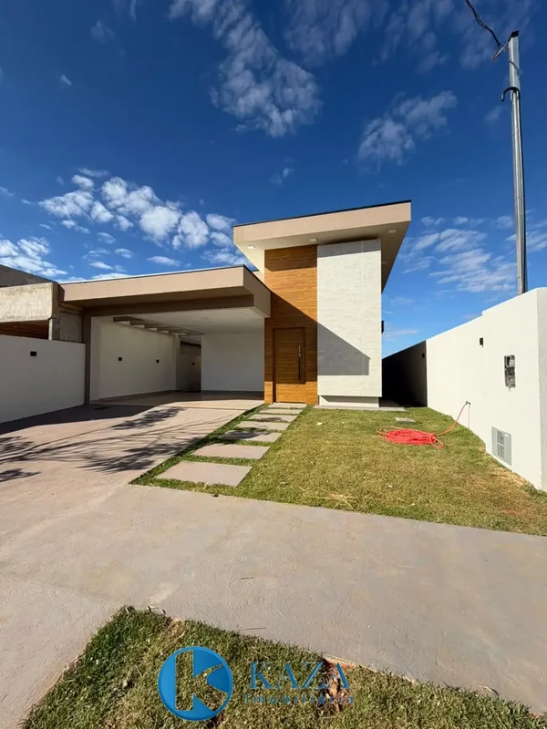Casa composta de 3 quartos sendo um suíte, banheiro social, sala ampla com pé di...