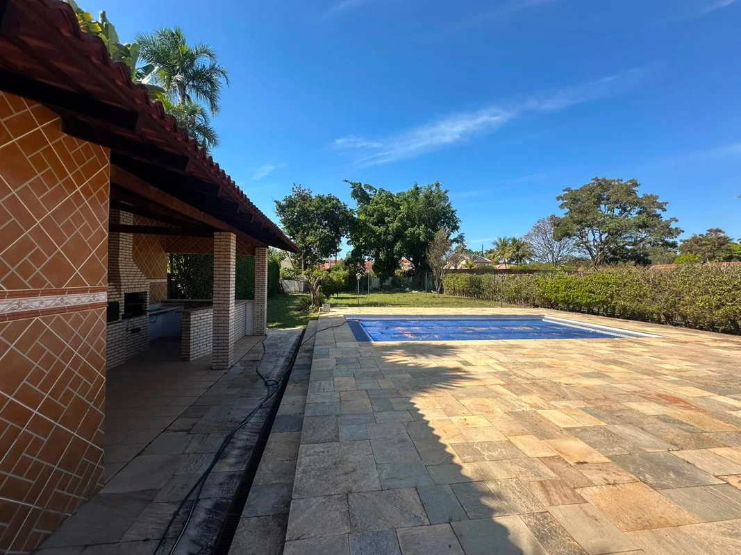 Descubra conforto e praticidade em uma casa de alto padrão no coração do Lago Su...