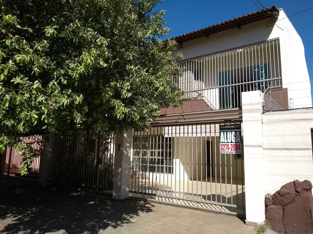 SOBRADO POSSUI 04 QUARTOS COM ARMÁRIOS SENDO 02 SUITES COM VARANDA, SALA, COZINH...