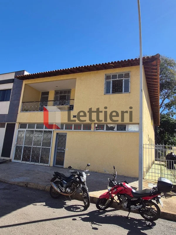 LETTIERI VENDE, sobrado divididos em duas casas independente: uma casa térrea na...