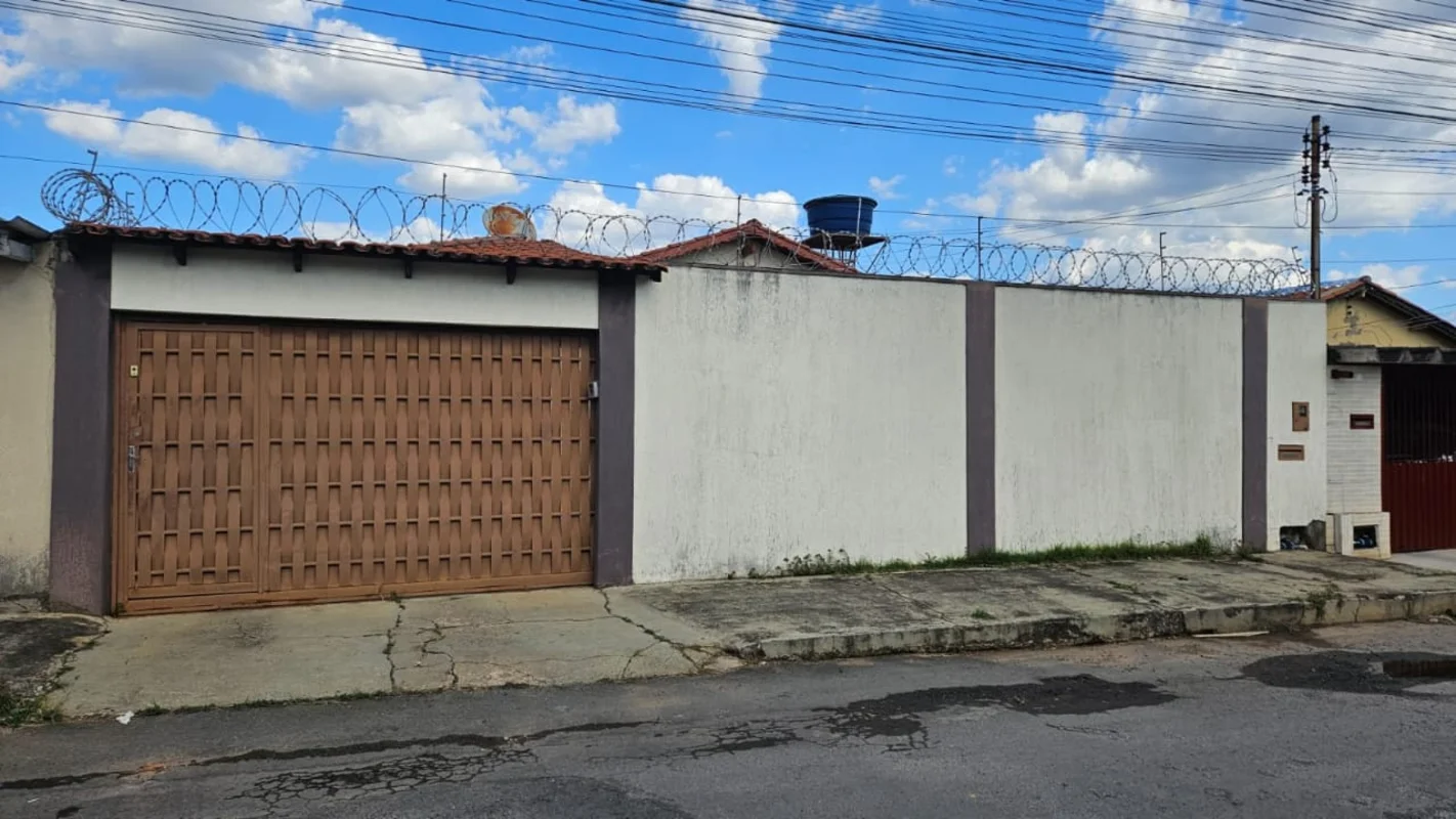 Casa ampla com 320 m² de terreno e excelente localização!Se você procura espaço,...