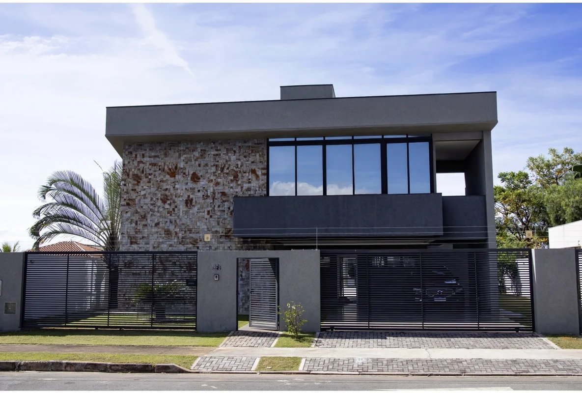  Residência de Alto Padrão – Jardim Botânico IIIVeja o vídeo!Área construída: 53...
