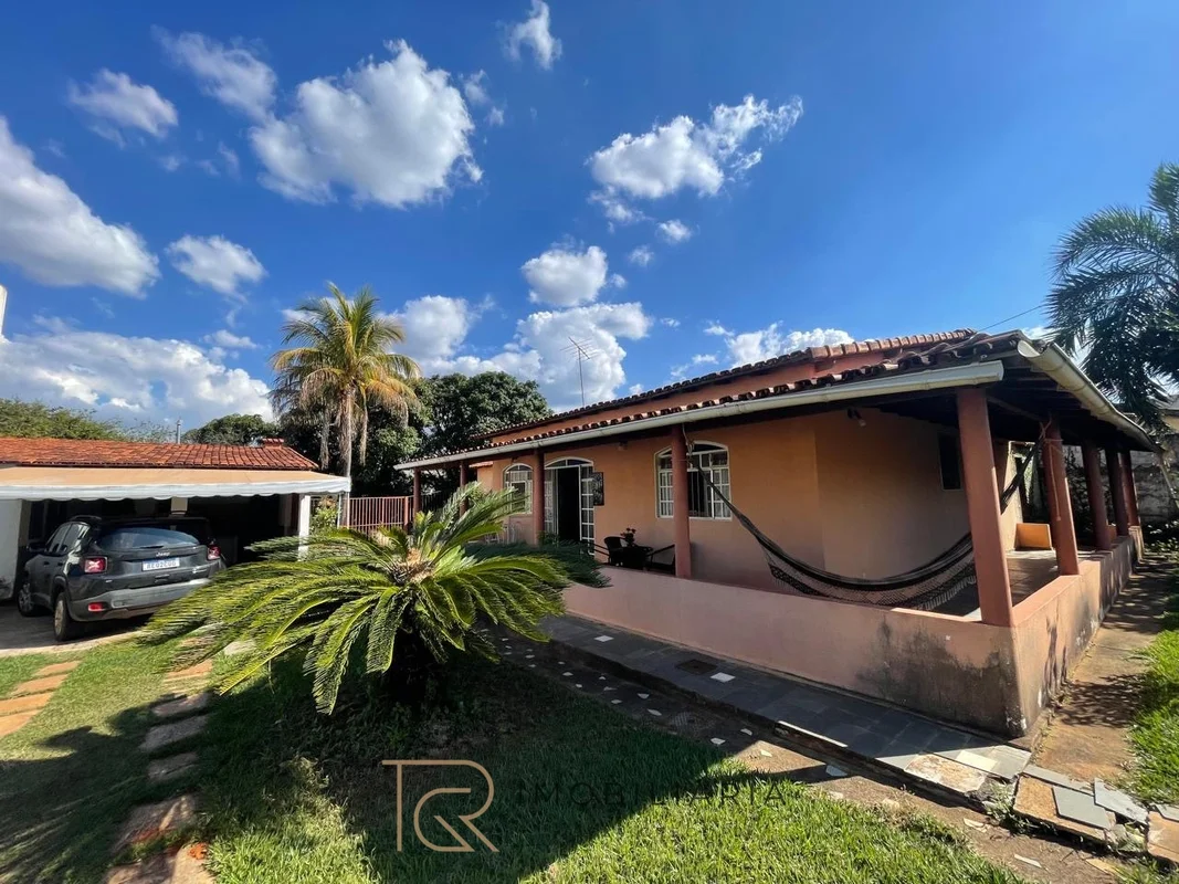 TRG imobiliária vende: Excelente casa no jardim botânicoA oportunidade de adquir...