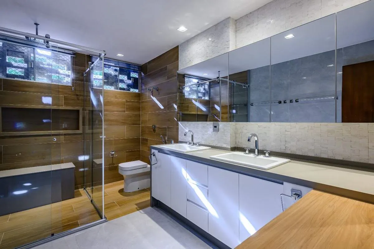 Apartamento hiper reformado, amplo e sofisticado!Este excelente apartamento reún...