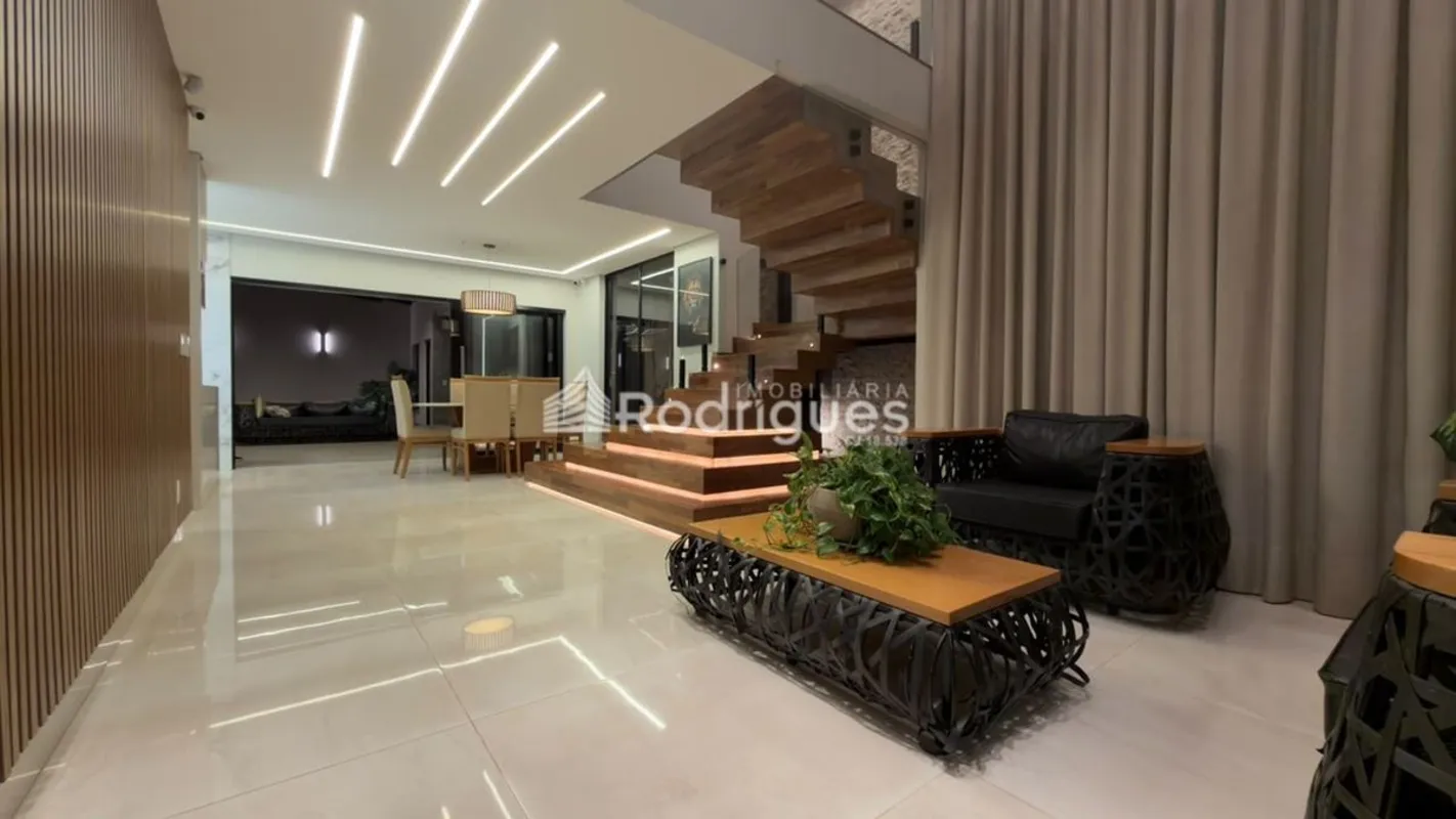Rodrigues Imobiliária vende, com exclusividade, uma belíssima residência em cond...