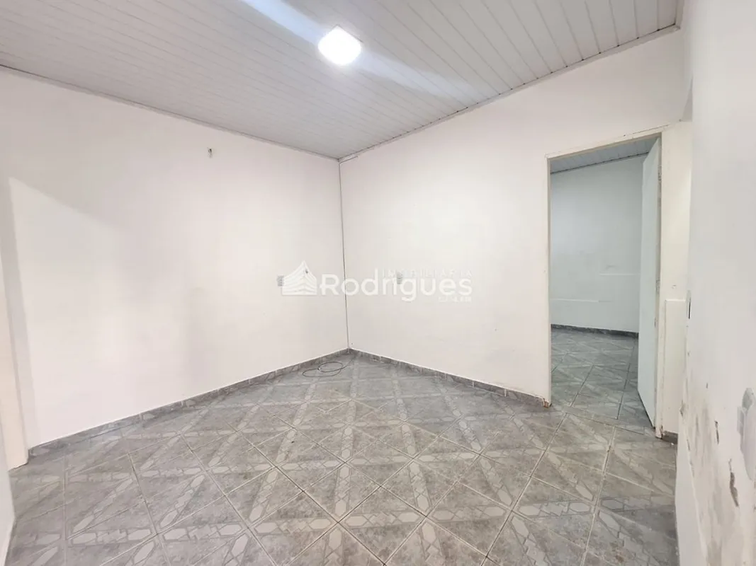 Rodrigues Imobiliária aluga casa na QNN 02 em Ceilândia.Observação: a Kit não é ...
