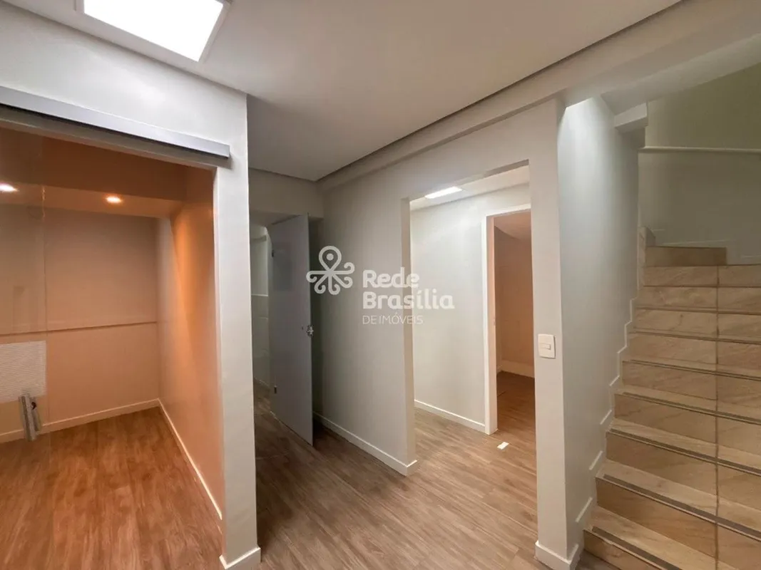 Excelente loja de esquina com subsolo, ideal para quem busca um imóvel comercial...