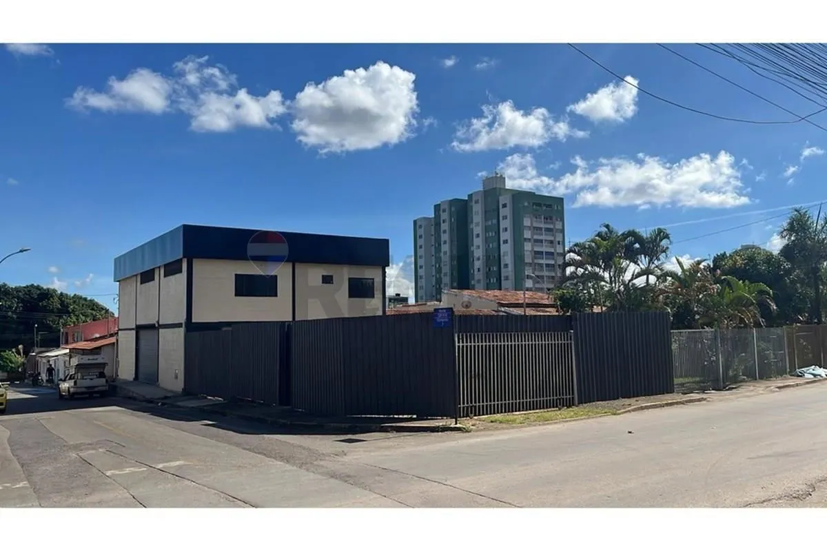 OPORTUNIDADE COMERCIAL EXCELENTE NO SAMAMBAIA NORTE! ?? Galpão com escritório co...