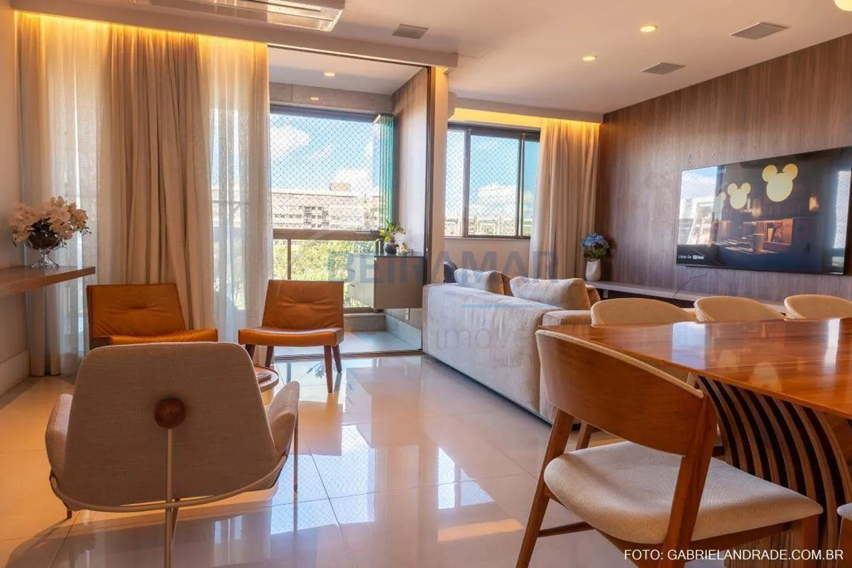 Viva em uma das quadras mais valorizadas do Noroeste, em um apartamento que reún...