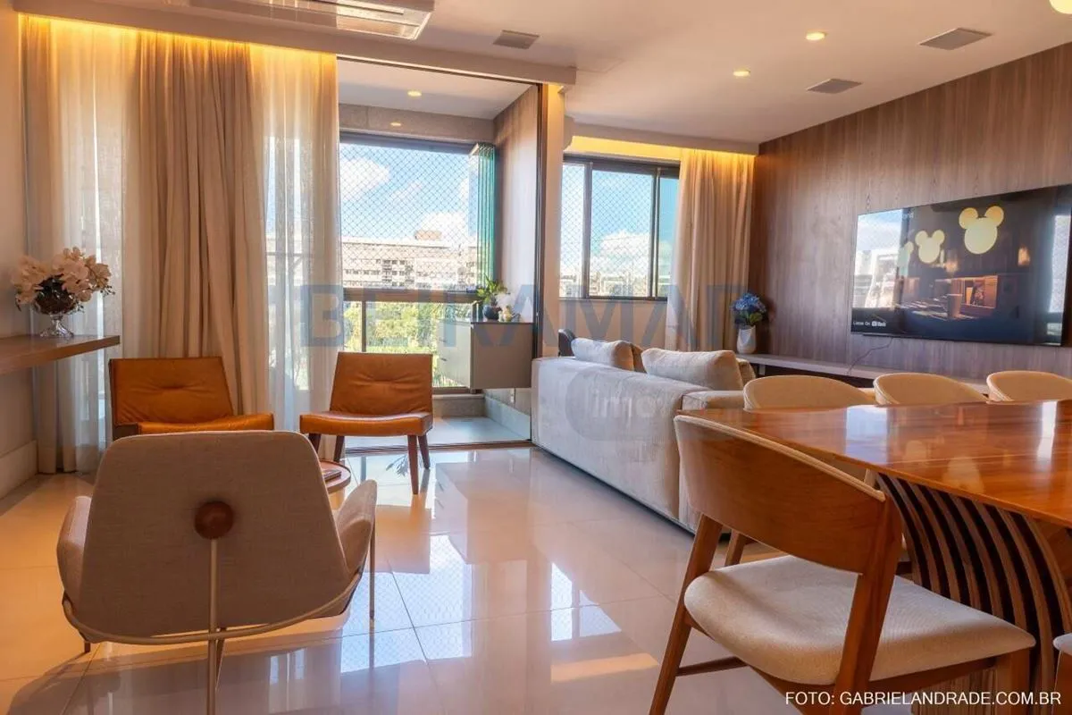 Viva em uma das quadras mais valorizadas do Noroeste, em um apartamento que reún...