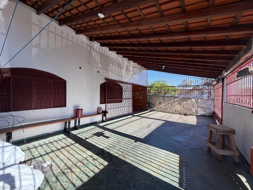 Casa na 16 do leste -GamaSala ampla, 3 quartos, 2 banheiros sociais, cozinha amp...