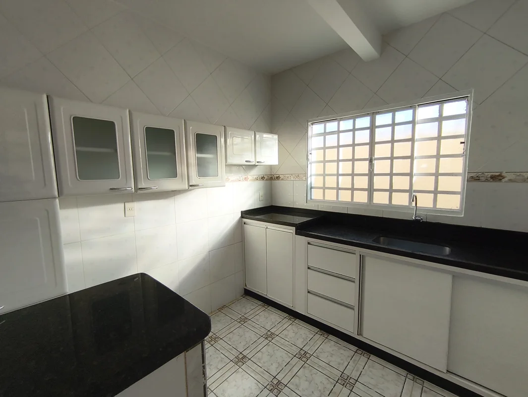 Alugo casa na quadra 08 de Sobradinho, com 3 quartos, sendo (01 suite), sala cop...