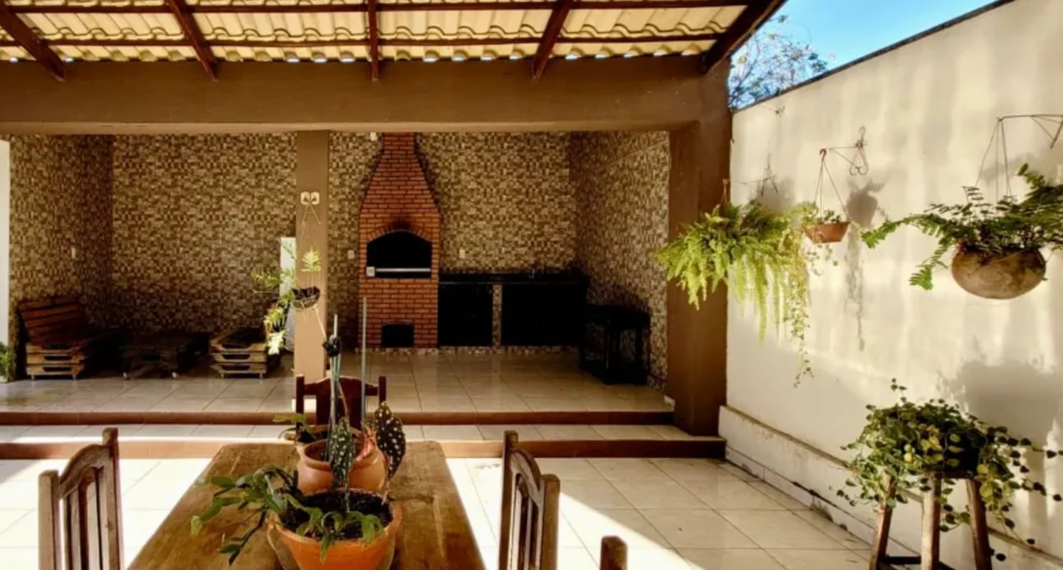 Sobrado de Alto Padrão – Setor Jaó?? Área do terreno: 375 m²?? Área construída: ...